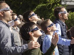 Penampakan Gerhana Matahari Terakhir 2022 di Berbagai Negara