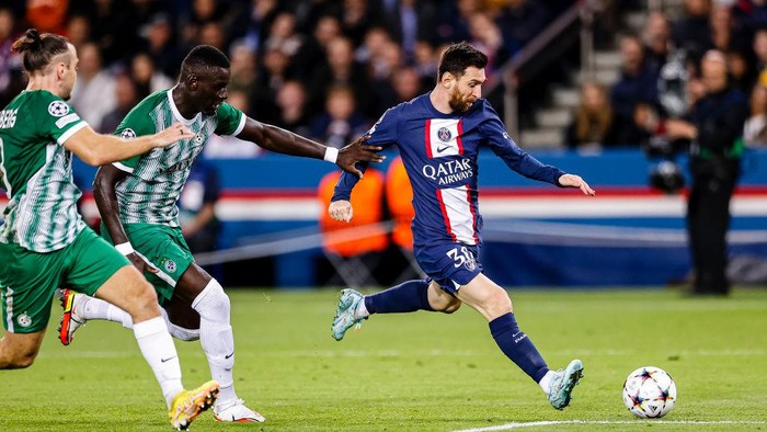 PARIS, FRANCE - OCTOBER 25: Lionel Messi of Paris Saint-Germain celebrates after scoring opening goal during the UEFA Champions League group H match between Paris Saint-Germain and Maccabi Haifa FC at Parc des Princes on October 25, 2022 in Paris, France. (Photo by Sebastian Frej/MB Media/Getty Images)