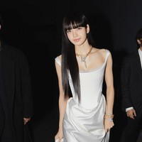 Pada urutan kedua, ada personel BLACKPINK asal Thailand yang mewarisi kecantikan ibunya Chittip Brüschweiler. Lisa juga punya proporsi tubuh bak model dengan tinggi badan 167 cm. Foto: (dok. Instagram @lalalalisa_m)