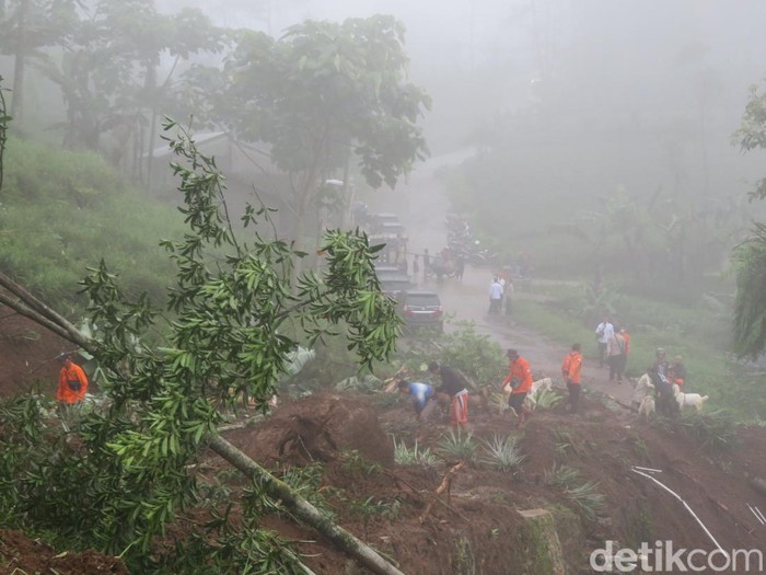 Longsor di Desa Siwarak Kecamatan Karangreja Purbalingga, Oktober 2022.
