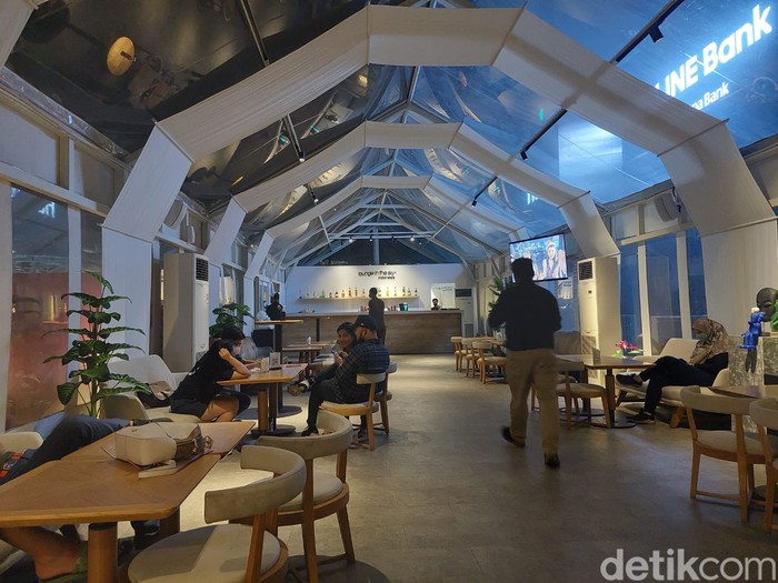 Lounge in The Sky berlokasi di Mangkuluhur City, Setiabudi, Jakarta Selatan Lounge in The Sky berlokasi di Mangkuluhur City, Setiabudi, Jakarta Selatan