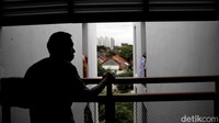 Selain disebut memiliki kualitas fisik bangunan yang baik, kampung susun ini didukung oleh sarana dan prasarana hunian yang lengkap, seperti ruang usaha warga yang dikelola koperasi, ruang serbaguna, situs arkeologi, hingga Galeri Kunir sebagai sarana pelestarian budaya.