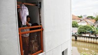 Untuk saat ini warga yang tinggal masih gratis membayar sewa dikarenakan baru berjalan satu bulan.