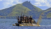 Tarian Isosolo atau isolo merupakan seni tradisi orang Sentani yang menari di atas perahu di Danau Sentani.  
