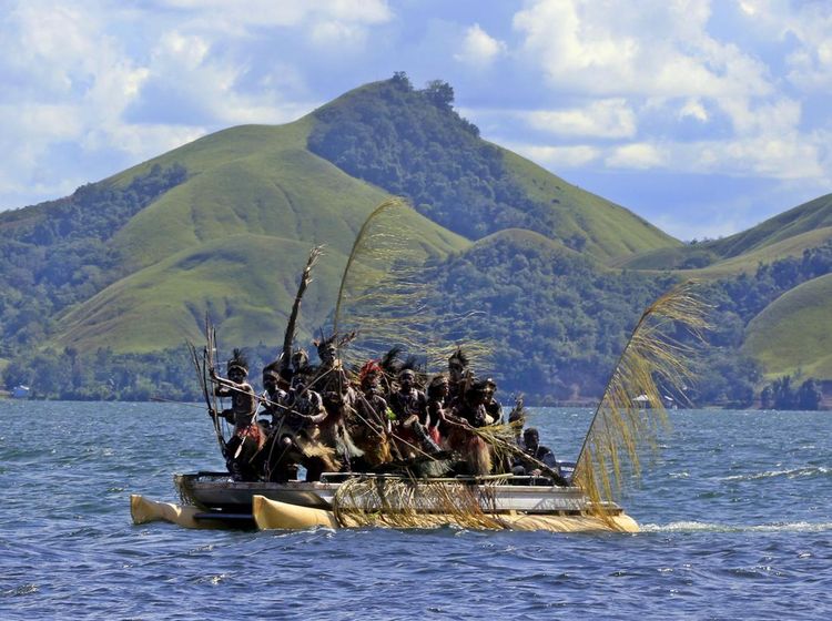 Menikmati Warisan Budaya Papua di Festival Danau Sentani