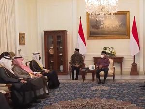 Menteri Haji-Umrah Saudi Bertemu Wapres, Bahas Visa hingga Kuota Haji