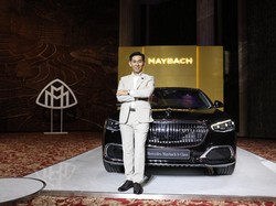 Mercedes Maybach GLS memiliki suspensi AIRMATIC pada E-ACTIVE BODY CONTROL meredakan guncangan saat melewati medan yang tidak rata. Menariknya. saat membuka pintu, Mercedes-Maybach GLS akan merendah dan running board berbahan alumunium akan muncul pada sisi samping. Foto: Ridwan Arifin/detikOto
