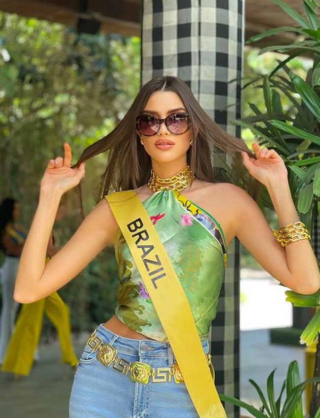 Lahir dan besar di Marilia Brasil, Isabella Novaes Menin memiliki darah campuran Brasil dan Italia. Dilansir dari berbagai sumber, ibunya merupakan pemenang sebuah kontes kecantikan bernama Miss Marilia. (Foto: Instagram/@isanmenin)
