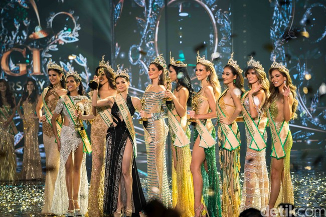 Final Miss Grand International 2022 berlangsung di Sentul International Convention Center (SICC), pada Selasa (25/10/2022) malam. Sebagai tuan rumah kontes kecantikan internasional yang eksis sejak 2013 ini, Indonesia diwakili oleh Andina Julie. Ia berkompetisi dengan 67 wanita cantik lainnya dari seluruh belahan dunia. Foto: Kenny Gida/detikcom