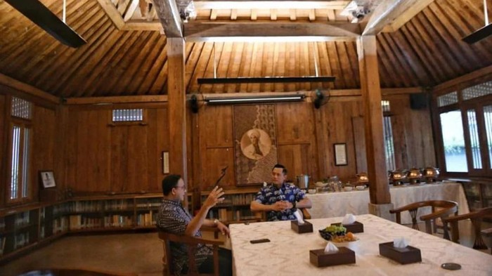 Momen Anies diskusi dengan AHY