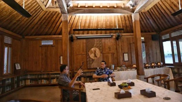 Momen Anies diskusi dengan AHY