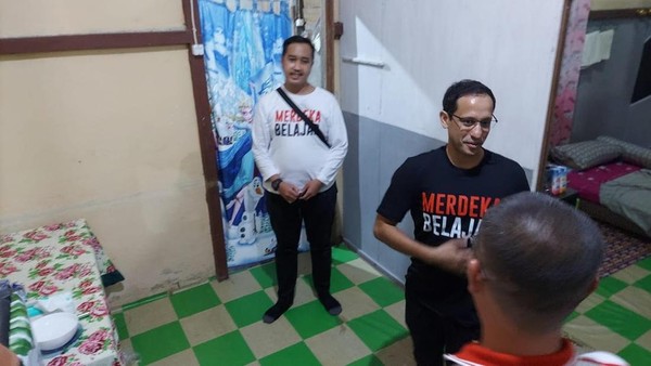 7 Potret Nadiem Kunjungi dan Bermalam di Sekolah Perbatasan RI-Malaysia