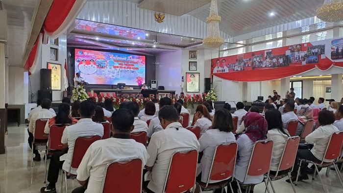 Pemkot Bitung menggelar Rapat Verifikasi atau Validasi Data Kependudukan Wajib e-KTP di Ruang S.H Sarundajang.