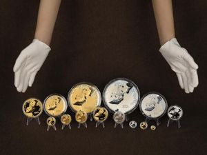 Penampakan Koin Panda Emas China yang Dirilis 2023