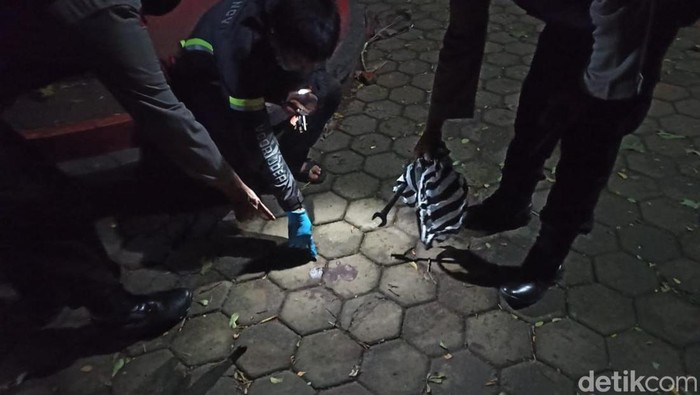 Polisi melakukan olah TKP Pengoroyokan siswa SMK di Kota Mojokerto