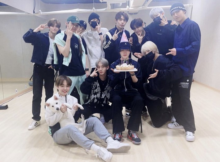Pose Keren Muhammad Zayyan, Calon Idol K-Pop Indonesia Saat Makan Kue Pose Keren Muhammad Zayyan, Calon Idol K-Pop Indonesia Saat Makan Kue