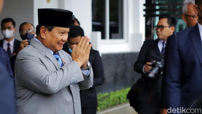 Menteri Pertahanan Prabowo Subianto menyambut kedatangan Perdana Menteri Palestina Mohammad Shtayyeh di Kementerian Pertahanan RI, Jalan Medan Merdeka Barat, Rabu (26/10/2022).