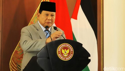 Menteri Pertahanan Prabowo Subianto menyambut kedatangan Perdana Menteri Palestina Mohammad Shtayyeh di Kementerian Pertahanan RI, Jalan Medan Merdeka Barat, Rabu (26/10/2022).