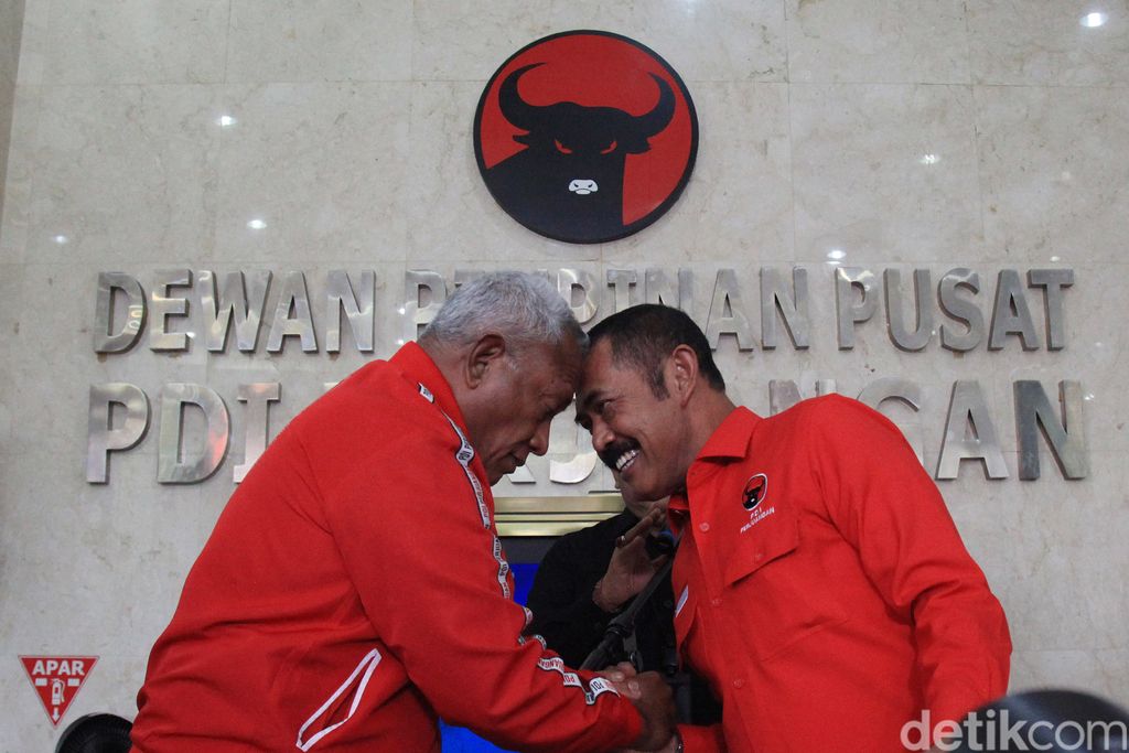 Ketua DPC PDI Perjuangan (PDIP) Kota Solo FX Hadi Rudyatmo atau FX Rudy memenuhi panggilan DPP PDI Perjuangan hari ini, Rabu, (26/10/2022). Pemanggilan itu terkait sanksi karena mendukung Ganjar nyapres.