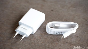 Aksesori yang disertakan dalam paket penjualan.