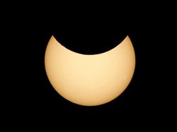 Penampakan Gerhana Matahari Terakhir 2022 di Berbagai Negara