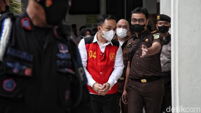 Saat Eksepsi Bripka Ricky Rizal Ditolak Hakim Majelis hakim Pengadilan Negeri Jakarta Selatan menolak eksepsi atau nota keberatan Bripka Ricky Rizal. Sidang akan berlanjut ke tahap pembuktian, Rabu, 26/10/2022.