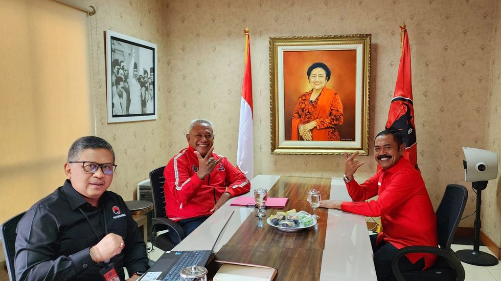 Ketua DPC PDI Perjuangan (PDIP) Kota Solo FX Hadi Rudyatmo atau FX Rudy memenuhi panggilan DPP PDI Perjuangan hari ini. Rudy hadir terkait pernyataannya yang mendukung Gubernur Jawa Tengah (Jateng) Ganjar Pranowo menjadi capres 2024.