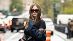 Si Penipu Ulung Anna Delvey Pakai Monitor di Kaki