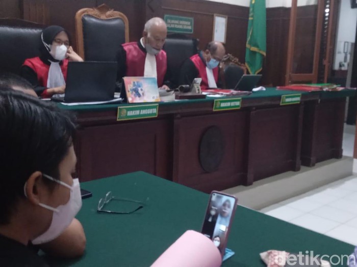 Sidang online pembacaan vonis terdakwa ibu pembunuh bayi di Surabaya