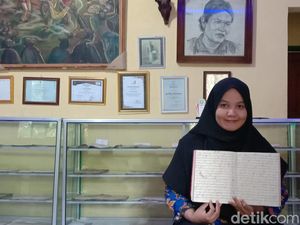 Sri Tanjung si Milenial Penerjemah Naskah Kuno dari Indramayu