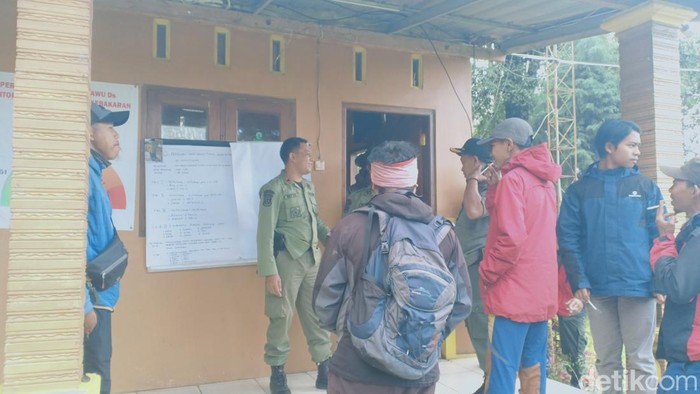 Suasana jalur pendakian Cemoro Sewu di tengah pencarian peritual asal Kediri