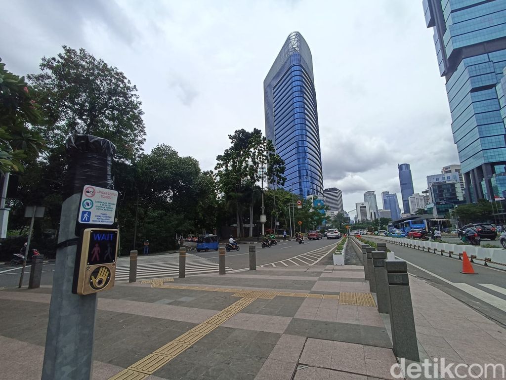 Tiang Rambu Pelican Crossing di Sudirman Kini Buntung. (Wildan/detikcom)