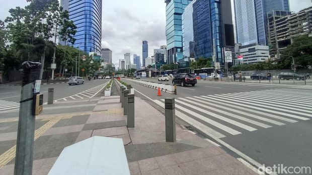 Tiang Rambu Pelican Crossing di Sudirman Kini Buntung. (Wildan/detikcom)