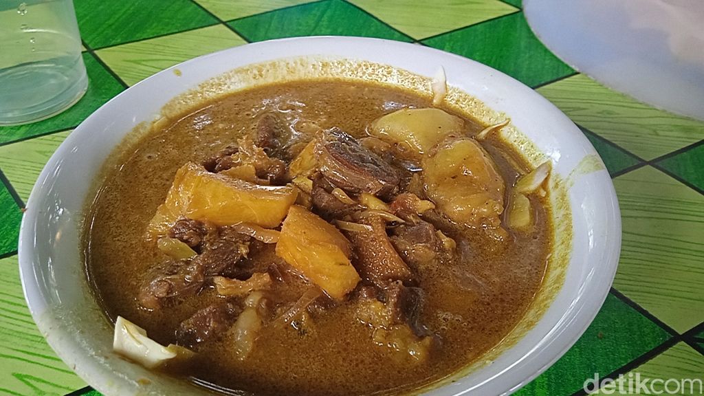 Tongseng Pak Kadir: Tongseng Anti Kolesterol yang Terkenal Sejak 30 Tahun Silam