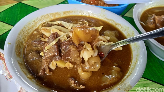 Tongseng Pak Kadir: Tongseng Anti Kolesterol yang Terkenal Sejak 30 Tahun Silam