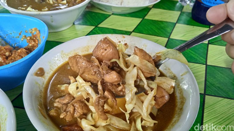 Tongseng Pak Kadir: Tongseng Anti Kolesterol yang Terkenal Sejak 30 Tahun Silam
