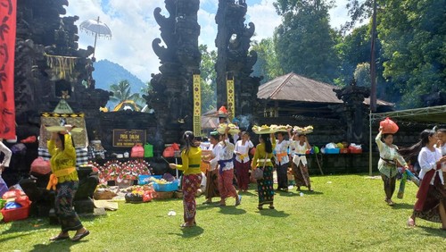 Tradisi Sabha Dalem setiap satu tahun sekali di Kecamatan Sawan, Kabupaten Buleleng, Bali, Selasa (25/10/2022).