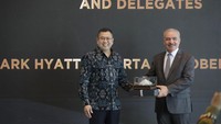 Dalam pertemuan tersebut, keduanya membangun jembatan persahabatan untuk bekerja bersama, menjajaki investasi membangun Palestina, dan membangun perekonomian Palestina. Hal itu merupakan bentuk nyata solidaritas Hary Tanoesoedibjo terhadap negara tersebut.