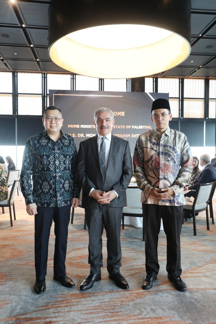 Usai Bertemu Jokowi-Prabowo, PM Palestine Sowan ke HT Usai bertemu dengan Presiden Jokowi dan Menhan Prabowo, PM Palestina Mohammad Ibrahim Shtayyeh juga menemui sahabat lamanya. Siapa dia?
