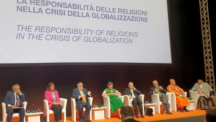 Waketum MUI Serukan Hentikan Perang di Forum Perdamaian Dunia Wakil Ketua Umum Majelis Ulama Indonesia (MUI), KH Marsudi Syuhud menyampaikan pidato perdamaian pada acara International Meeting For Peace, Religion and Culture in Dialgue, dengan mengangkat tema The Cry For Peace, di Convention Center La Nuvola, Rome, Italy.