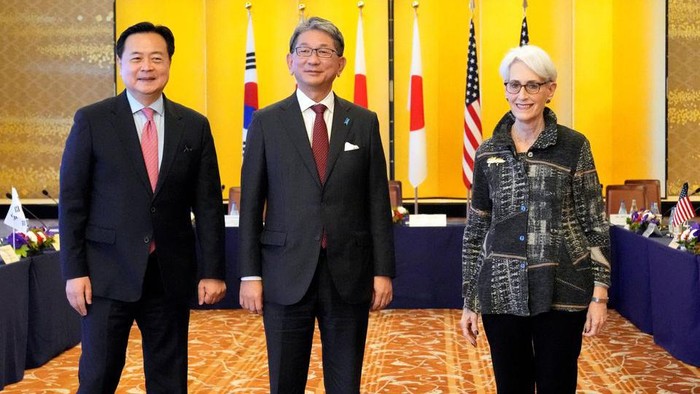 Japanese Vice Minister for Foreign Affairs Takeo Mori, US Deputy Secretary of State Wendy Sherman, and South Koreas 1st. Vice-Minister of Foreign Affairs Cho Hyun-dong, pose for photographers prior to their trilateral meeting Wednesday, Oct. 26, 2022, at the Iikura guesthouse in Tokyo. Eugene Hoshiko/Pool via REUTERS