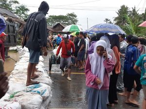 Diguyur Hujan Intensitas Tinggi, Sejumlah Kawasan di Cilacap Banjir-Longsor