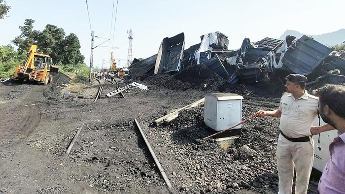 53 Gerbong Batubara Di India Tergelincir Lalu Lintas Kereta Terganggu