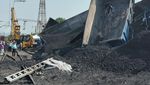 Waduh! Kereta Pengangkut Kecelakaan, Batu Bara Berceceran di Rel