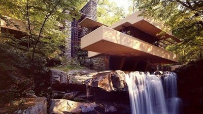 Adeeem, Mau Punya Rumah di Atas Air Terjun Kayak Gini?