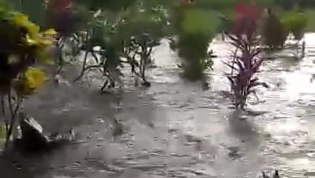 Derasnya Banjir Terjang Makam Tulungagung Sebabkan Mayat Bermunculan