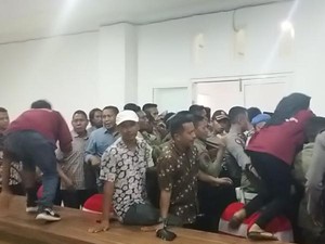 Anggota Ormas Ngamuk-Kejar Asisten 1 Setda Dompu gegara Dihina
