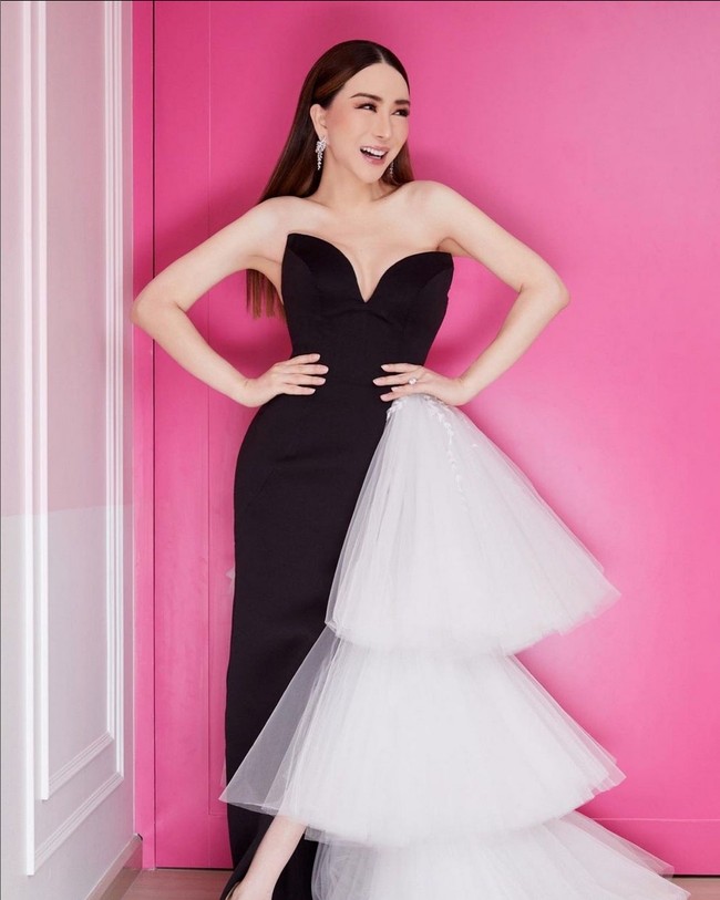 Wanita berusia 42 tahun ini merupakan lulusan Hubungan Internasional Bond University Sydney, Australia. Foto: Instagram/@annejkn.official