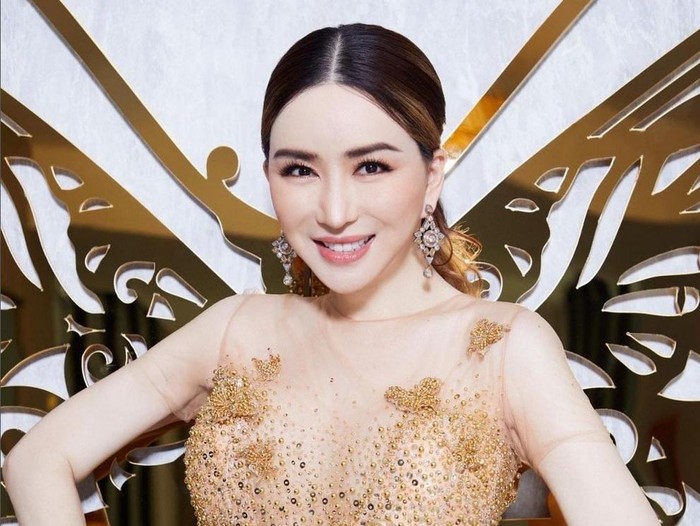 Anne Jakapong Jakrajutatip