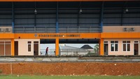 Penampakan dari depan stasiun Rammang-Rammang. Nilai investasi dalam pembangunan kereta ini mencapai Rp8,25 triliun dan ditargetkan rampung pada 2024.